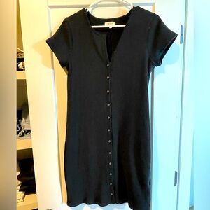 Great summer casual dress. Straight lines, thicker fabric